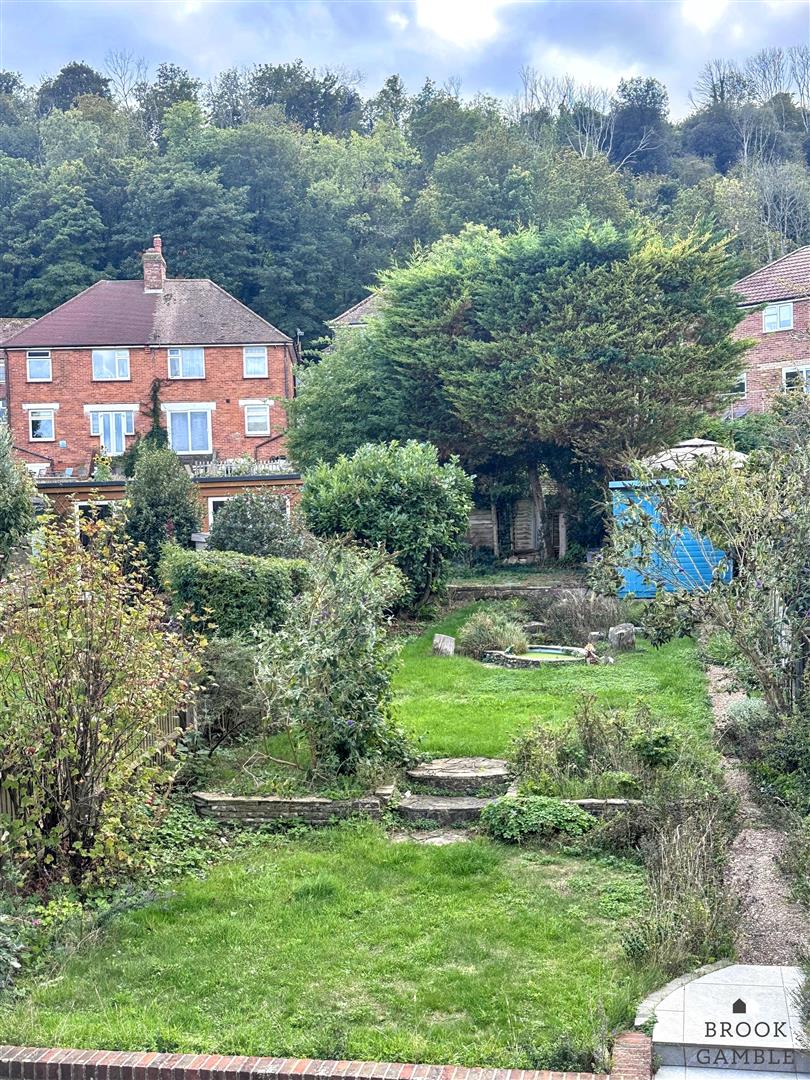 3 Bedroom House - Semi-Detached. Manvers Road in Eastbourne, 20